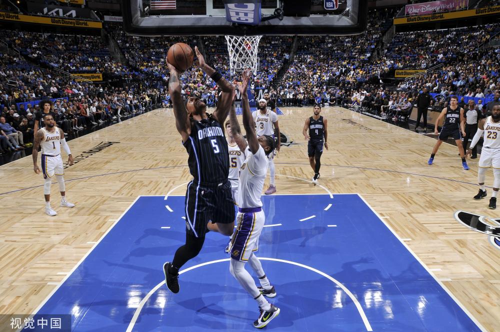 相比之下 相比之下